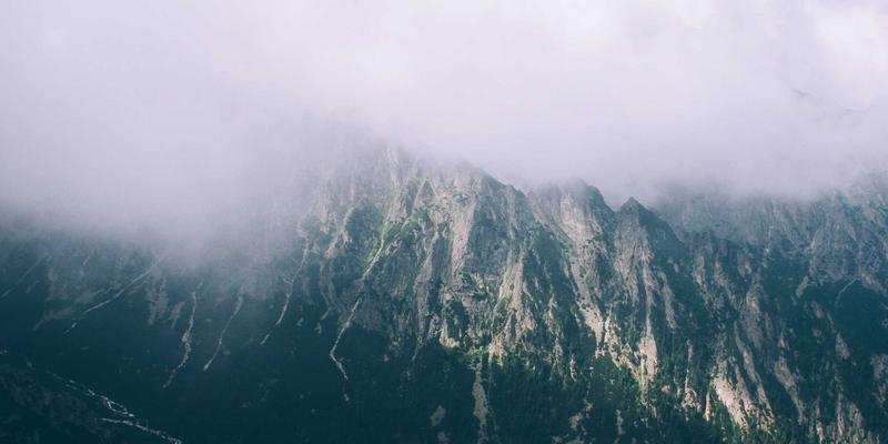 阿萨卢耶交通全攻略：如何轻松抵达并深度游览伊朗战略要地与能源中心